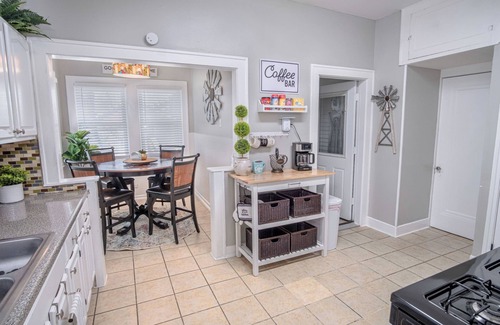 Denver Heights Cabaña | Stunning 3 BR Home Near DT Alamodome - Riverwalk