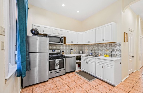 Wrightwood Neighbors Condominio | Stunning 3 BR in prime Chicago location