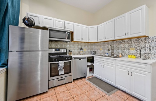 Wrightwood Neighbors Condominio | Stunning 3 BR in prime Chicago location