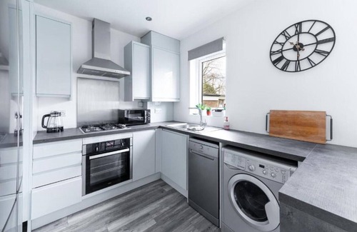 Arnos Grove Casa | Stunning 3BDR house with free parking