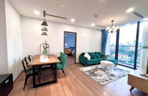 District 9 Apartamento | Stunning 3BR Firework & Scenic Pool Views D7 HCMC Family-sized