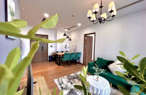 District 9 Apartamento | Stunning 3BR Firework & Scenic Pool Views D7 HCMC Family-sized
