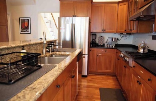 Chittenden County Casa | Stunning 3BR Home w/ Lake access/hot tub