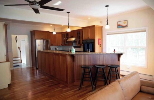 Chittenden County Casa | Stunning 3BR Home w/ Lake access/hot tub