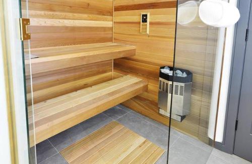 Alcona Casa | Stunning 3BR Lakefront Cottage Sauna Fireplace