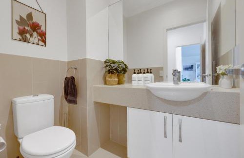 Banora Point Apartamento | Stunning 3BR Oceanview Retreat