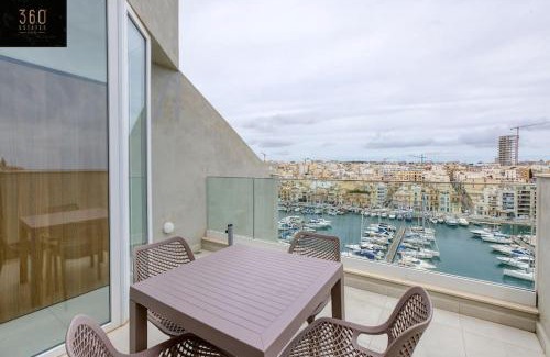 Pieta Apartamento | Stunning 3BR penthouse, opposite the harbour by 360 Estates