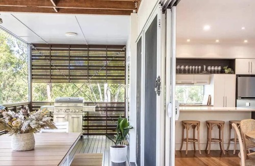 Pottsville Casa | Stunning 3BR Pottsville Treetop Retreat