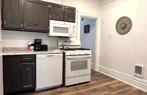 Pittsburgh Apartamento | Stunning 3BR-Private Entrance-Renovated-Near City