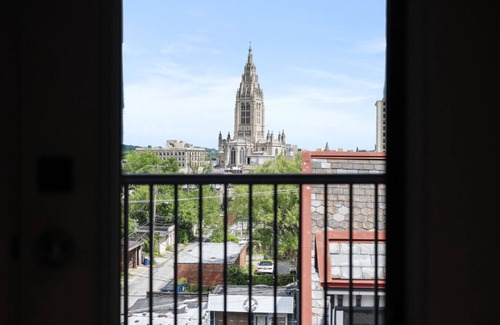 Shadyside Apartamento | Stunning 3BR suite| 2 private decks| A+ Location!