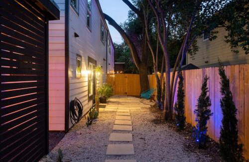 East Cesar Chavez Casa | Stunning 3rd St Escape 6th Street - 4 min walk