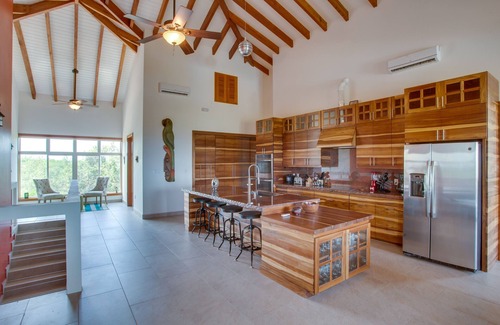 Cocoplum Condominio | Impresionante ático de 4 dormitorios frente a la playa dentro de una comunidad cerrada exclusiva.