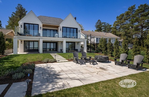 Thornbury Casa | Stunning 4 bed 5 bath home on Georgian Bay in Thornbury