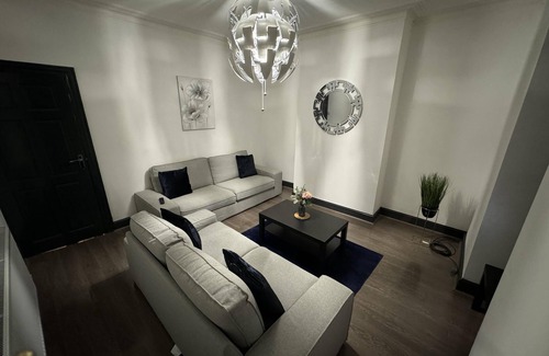 Harehills Casa | Stunning 4-bed House in Leeds Close to Center