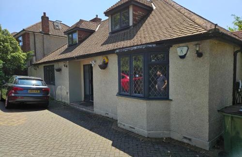 Sutton Casa | Stunning 4 bed house with huge garden and parking
