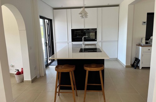 Fialho Villa | Villa de 4 dormitorios con piscina, ideal para familias, en una colina detrás de Faro, excelentes vistas.