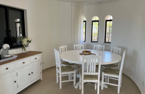 Fialho Villa | Villa de 4 dormitorios con piscina, ideal para familias, en una colina detrás de Faro, excelentes vistas.