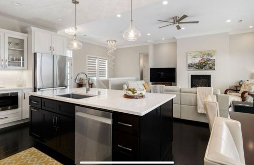 Benton County Casa | Stunning 4-bedroom house with views in West Richland with WiFi, fitness room, AC