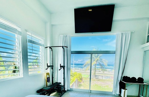 Arecibo Pueblo Casa | Stunning 4 Bedroom Atlantic Ocean View Loft in Arecibo, ac,wifi, newly remodeled