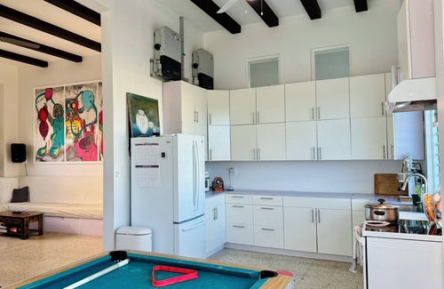 Arecibo Pueblo Casa | Stunning 4 Bedroom Atlantic Ocean View Loft in Arecibo, ac,wifi, newly remodeled
