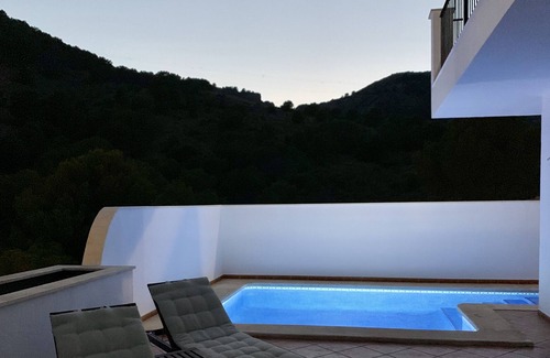 El Beal Villa | Impresionante villa de lujo de 4 dormitorios con terraza y piscina profunda.