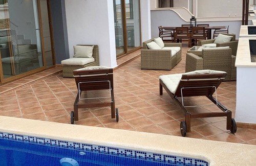 El Beal Villa | Impresionante villa de lujo de 4 dormitorios con terraza y piscina profunda.