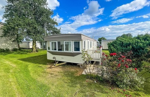 Scratby Casa | Stunning 4 berth caravan in seaside village of Scratby, Norfolk ref 19150S