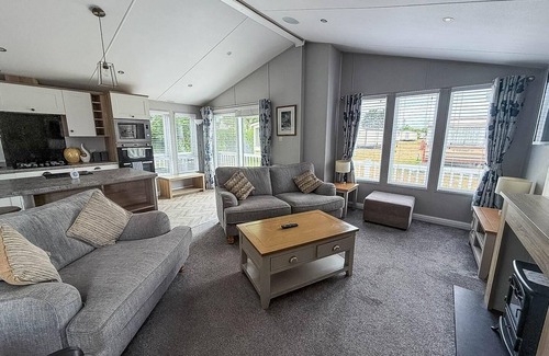 Kessingland Cabina | Stunning 4 berth lodge with decking at Breydon Water in Norfolk ref 10094B