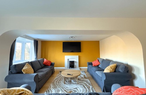 Sheffield Casa | Stunning 4 BR Townhouse for 8 With Free Parking