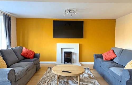 Sheffield Casa | Stunning 4 BR Townhouse for 8 With Free Parking