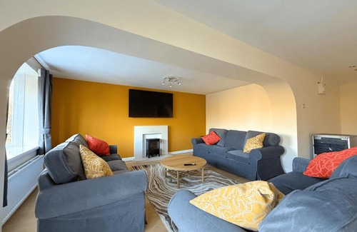 Sheffield Casa | Stunning 4 BR Townhouse for 8 With Free Parking