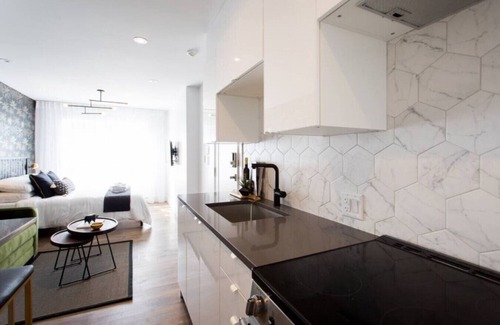 Little Italy Apartamento | Stunning 4 Suites on private Floor in Little Italy by Denstays