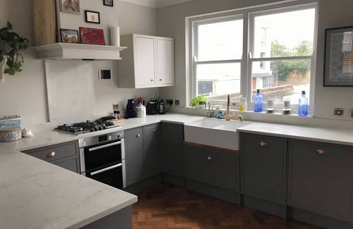 Bow West Casa | Stunning 4BD Home with Private Garden, East London