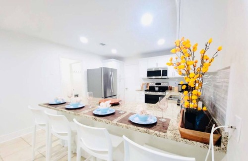 Thomas Drive Casa | Stunning 4BD Jacuzzi - 4 Min To Beach Panama City