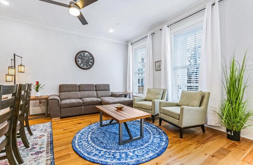 Faubourg Lafayette Apartamento | Stunning 4BR-5BR near French Quarter Homes by Hosteeva