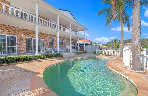 St Huberts Island Casa | Stunning 4BR Holiday Home with Water Views & Pool