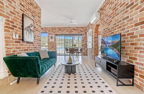 St Huberts Island Casa | Stunning 4BR Holiday Home with Water Views & Pool