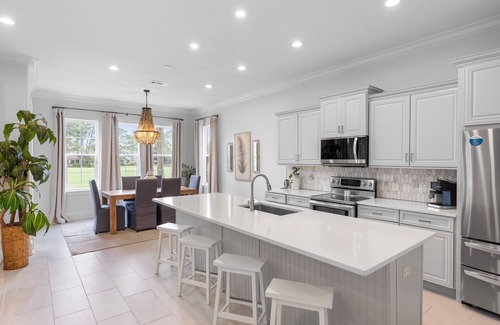 Villa Lago Casa | Stunning 4BR Beach Villa! 2 GOLF CARTS. Steps to Pool. Beach Tram. Near Wharf