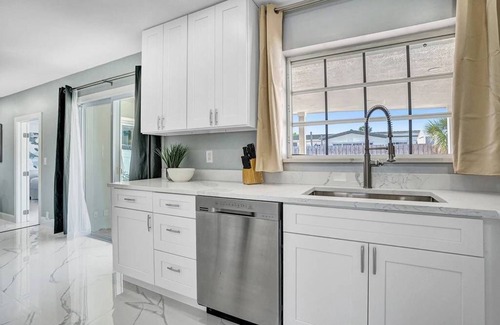 The Cove Villa | Stunning 4BR Hted Pool &Jacuzzi Close 2 the Beach
