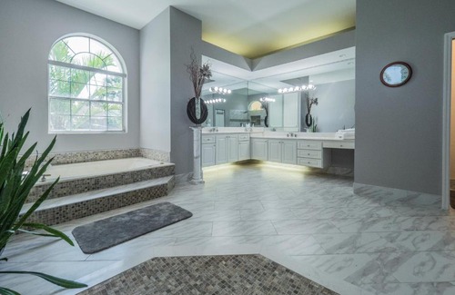 Ormond Beach Casa | Stunning 4BR Luxurious Home on River!