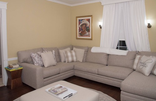 Elizabeth Casa | Stunning 5 BdRm/3 Bth Home near EWR Airport , Mins. from Times Square & Shopping