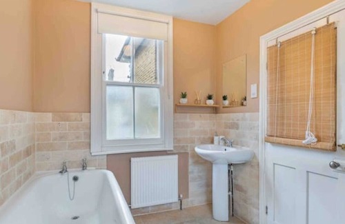 Tottenham Green Casa | Stunning 5 Bedroom House with Garden and Parking