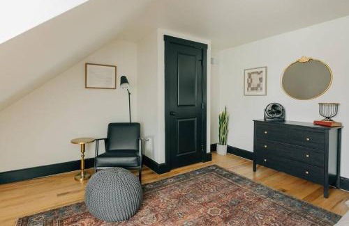 Lancaster Casa | Stunning 5 BR -Heart of Downtown