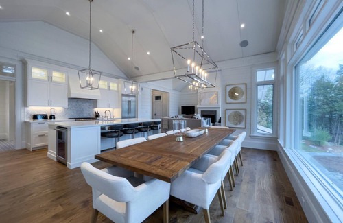 Rosseau Cabaña | Stunning 5bed 6bath Family Compound on Lake Rosseau! Sports Court! Sauna! Gym!