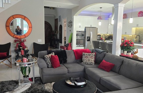 Central Naples Casa | Stunning 5BR/6BTH Pool Home 1 Mile to Beach! 5 min to Downtown Naples