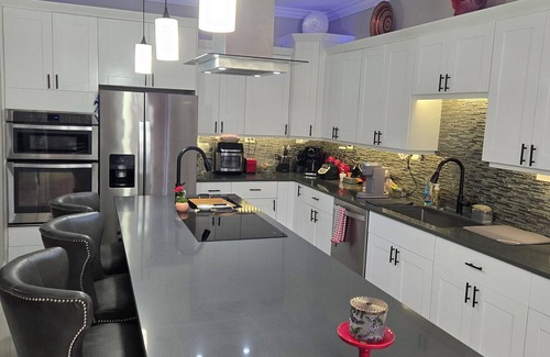 Central Naples Casa | Stunning 5BR/6BTH Pool Home 1 Mile to Beach! 5 min to Downtown Naples