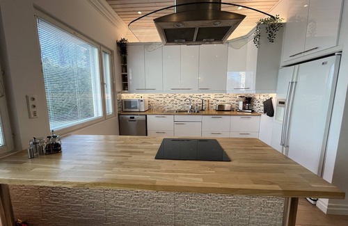 Tampere Casa | Stunning 5BR Home with Jacuzzi and Finnish Sauna