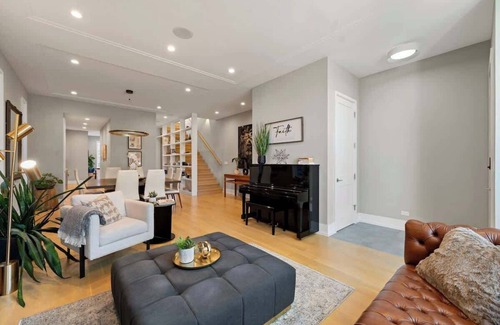 Wicker Park Casa | Stunning 5BR Home with 2 Rooftops, Sauna, Hot Tub!