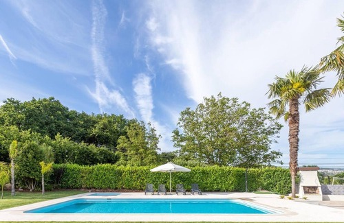 Pevidem Casa | Stunning 6-bed House in Brito, Guimaraes