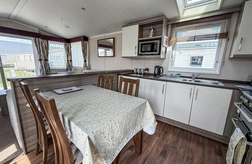 Pakefield Casa | Stunning 6 berth caravan, close to the beach in Suffolk ref 68067CR